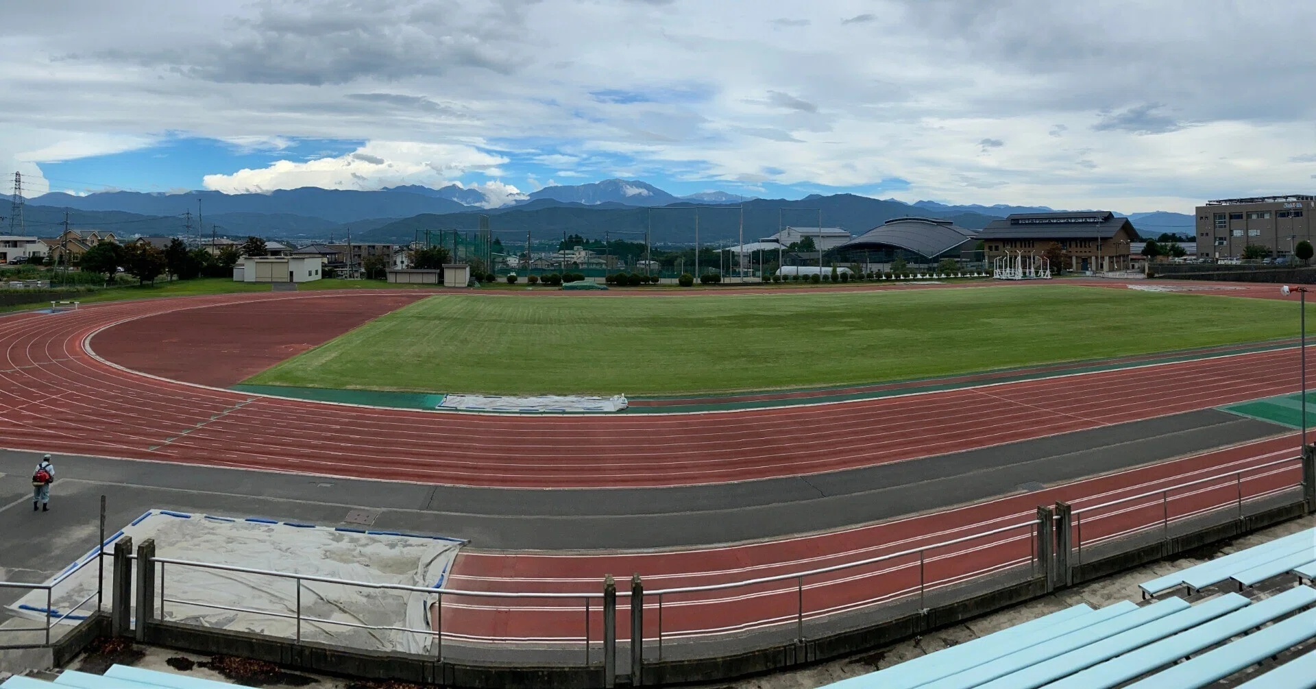 伊那 市 陸上 競技 場