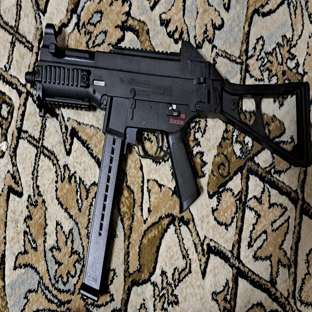 東京マルイ ARES UMP45 新品バッテリー付き 東京マルイ ARES UMP45新品