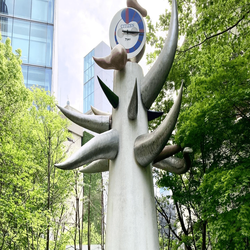 数寄屋橋公園に建つ岡本太郎の「若い時計台」｜輝装心コーディネーター