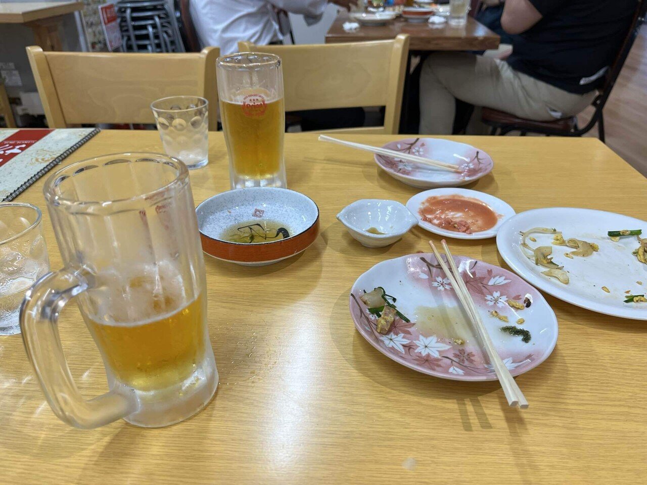 昨年一緒に学んだ、沖縄の友人と4か月ぶりの「ビーリング」@牧志公設市場。建替えしてオープンしたばかりで、とてもきれいになっていました。散々食べ散らかした後… 画像14