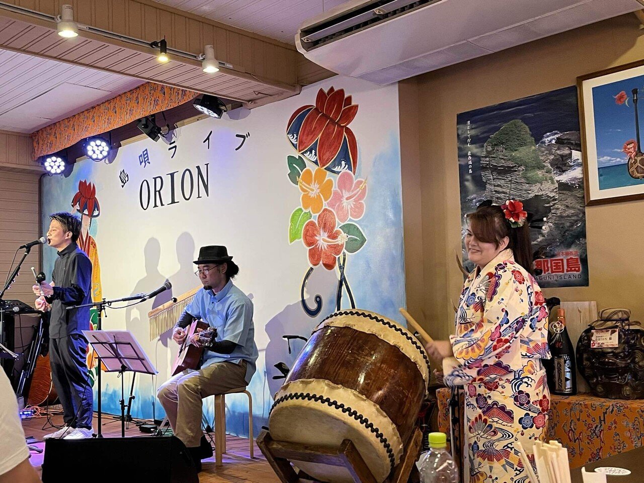 2次会は、島唄ライブのお店で「泡盛ング」🤣 とっても素晴らしいライブでした😍ライブ終了後、バケツをひっくり返したような雷雨に😱恐怖の晴れ女も、最後に熱烈大歓迎されました🤣 画像15