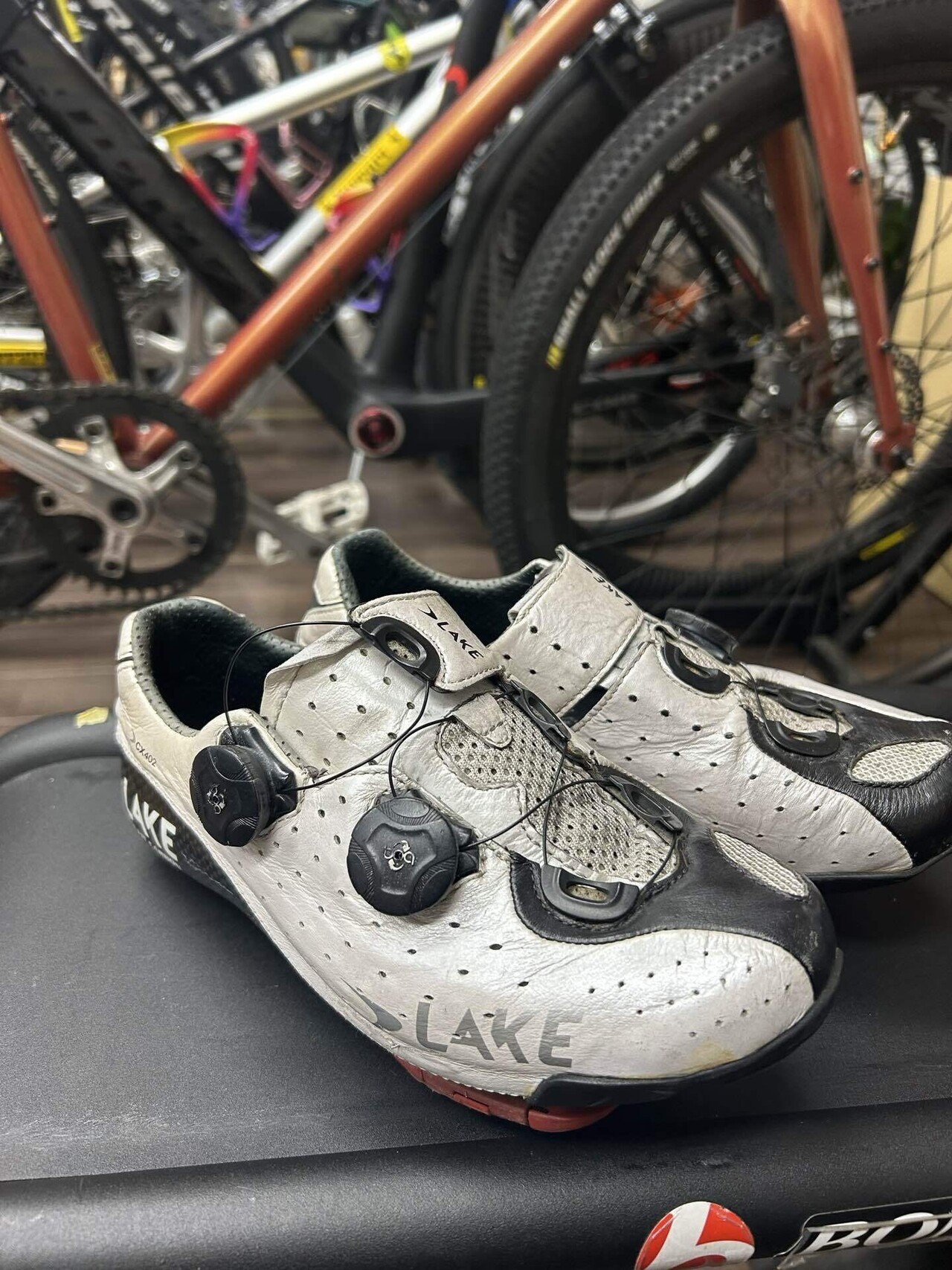 本革が特徴のサイクリングシューズ専業メーカー『LAKE』の国内