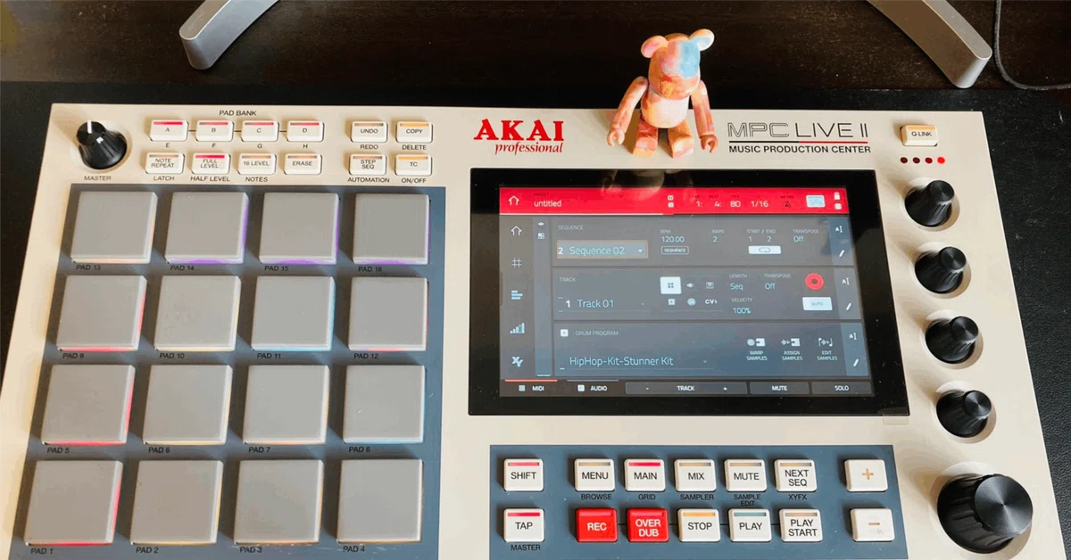 AKAI MPC Live II リズムマシン（AKAI Professional】モニター 