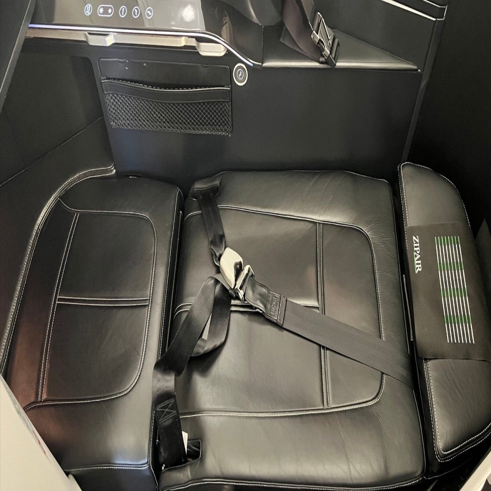 ZIP AIRのフルフラットシートに乗ってみた。｜こやま淳子