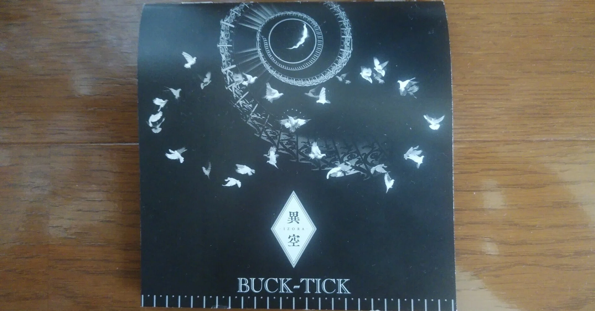 軽やかな夢が重たい現実を突き破る～BUCK-TICK『異空』感想～｜D.K