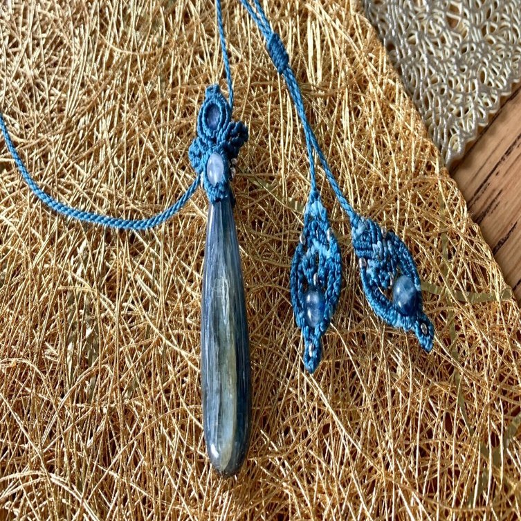 ヒマラヤの青い石カイヤナイトのペンダントリメイクしていただきました