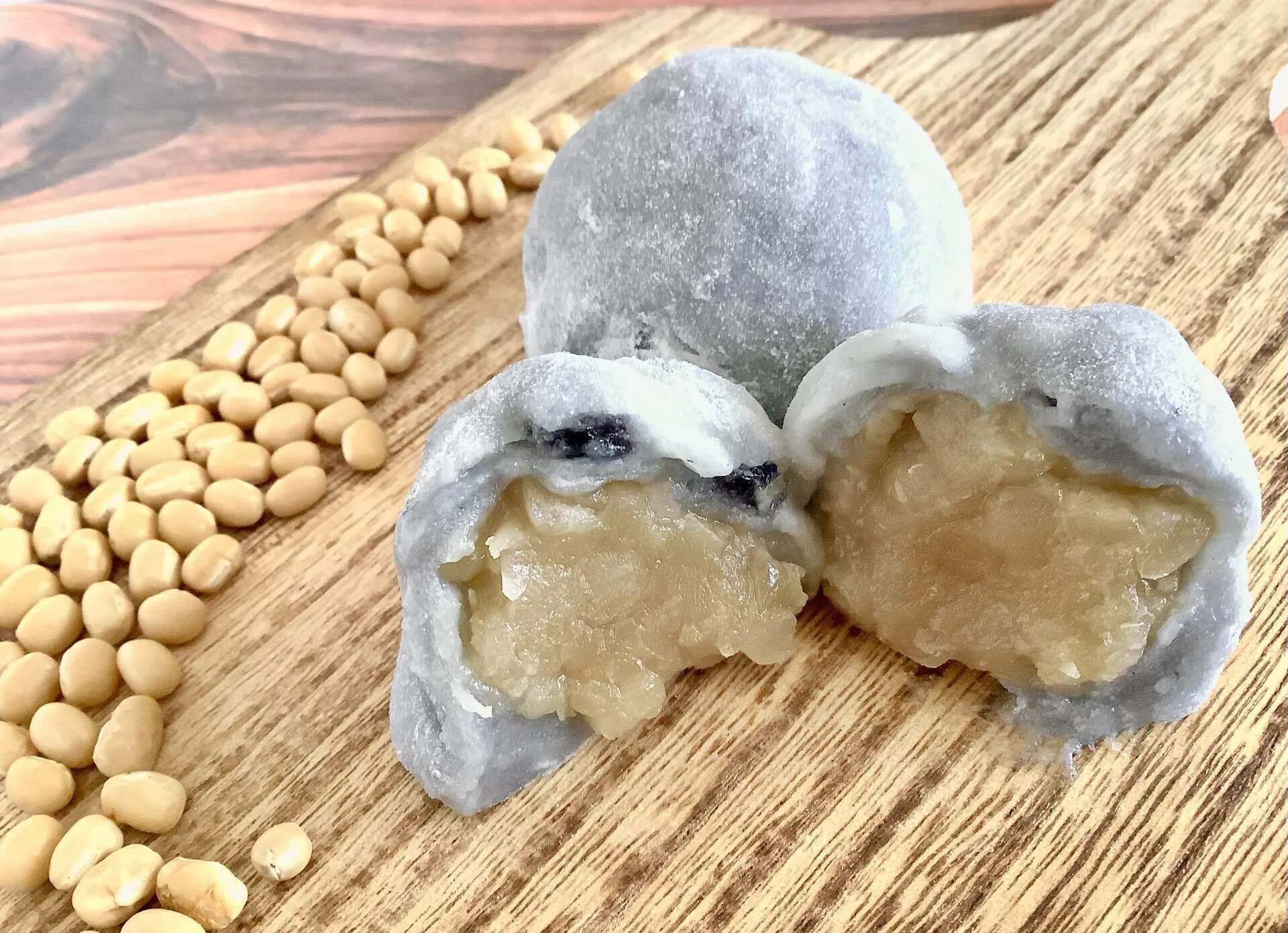 5月8日からの期間限定豆大福は 白小豆豆大福です 北海道産白小豆きた