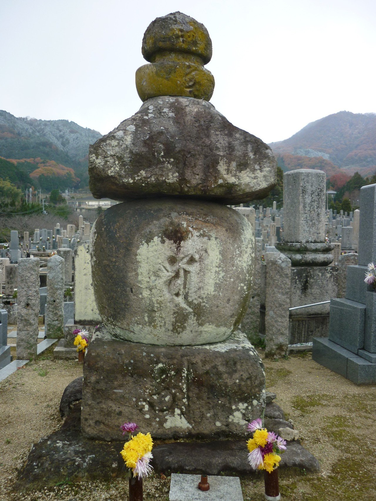 近畿地方の石造物①:当麻北墓五輪塔|綾 近畿地方の石造物①:当麻北墓五輪塔|綾