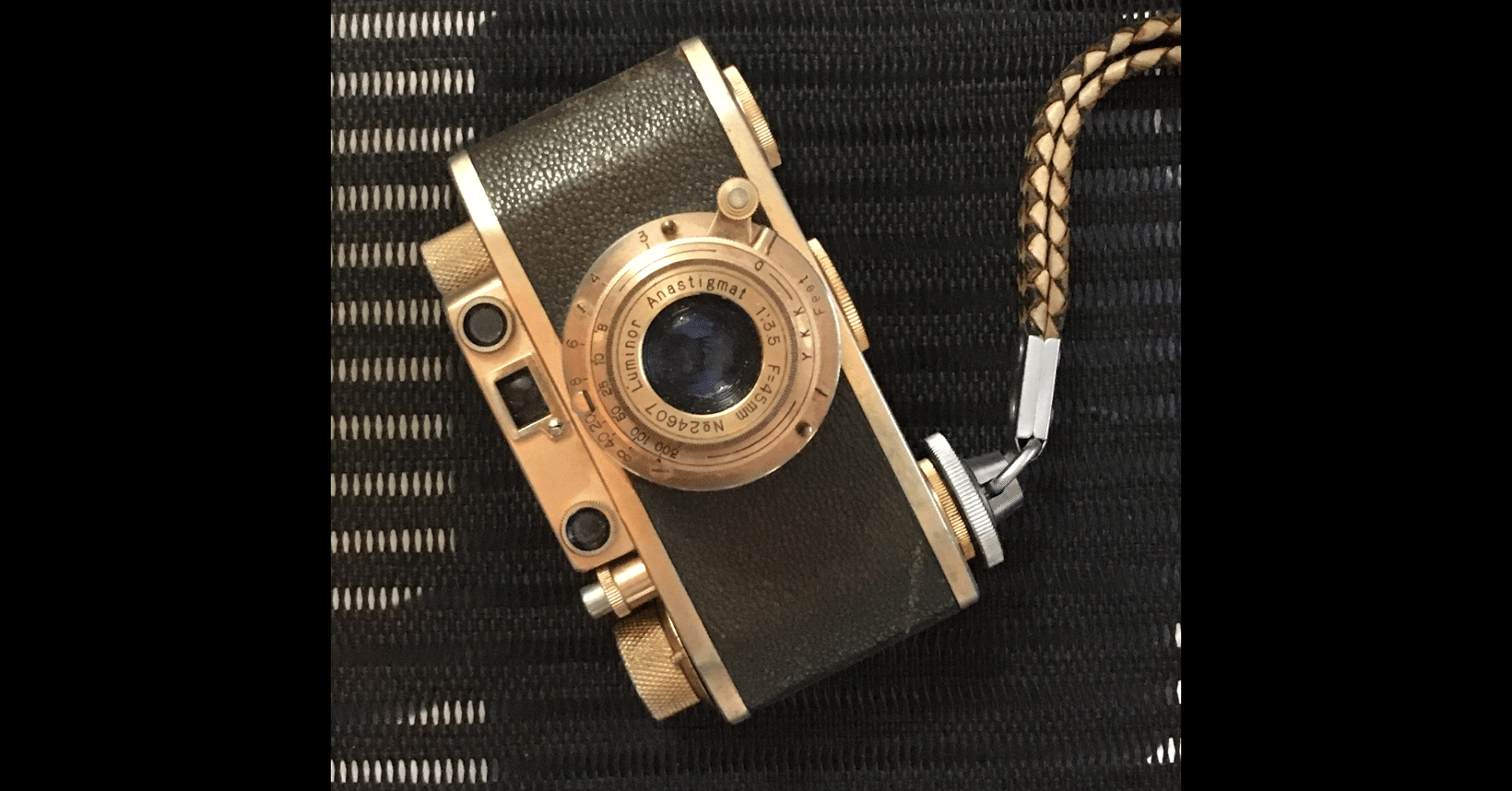 ライカよりずっと小さいカメラ。パックスゴールデンビューで遊んでます