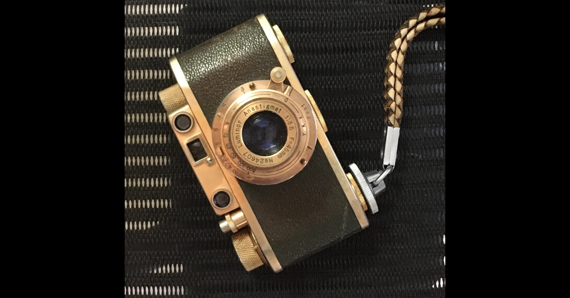 ライカよりずっと小さいカメラ。パックスゴールデンビューで遊んでます