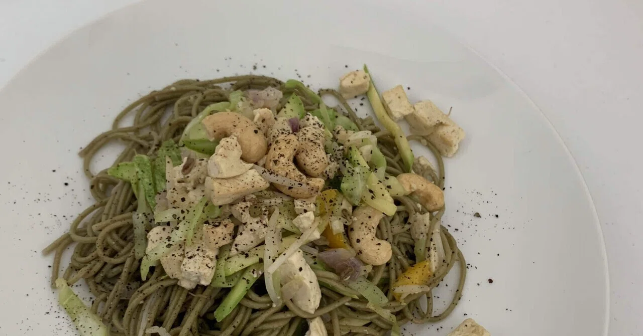ビーガン 茶蕎麦炒め|海外で美味しいベジタリアンごはん