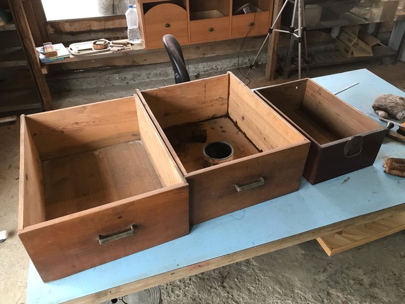不要になったタンスの引き出しを再利用した本棚 Now Village Note
