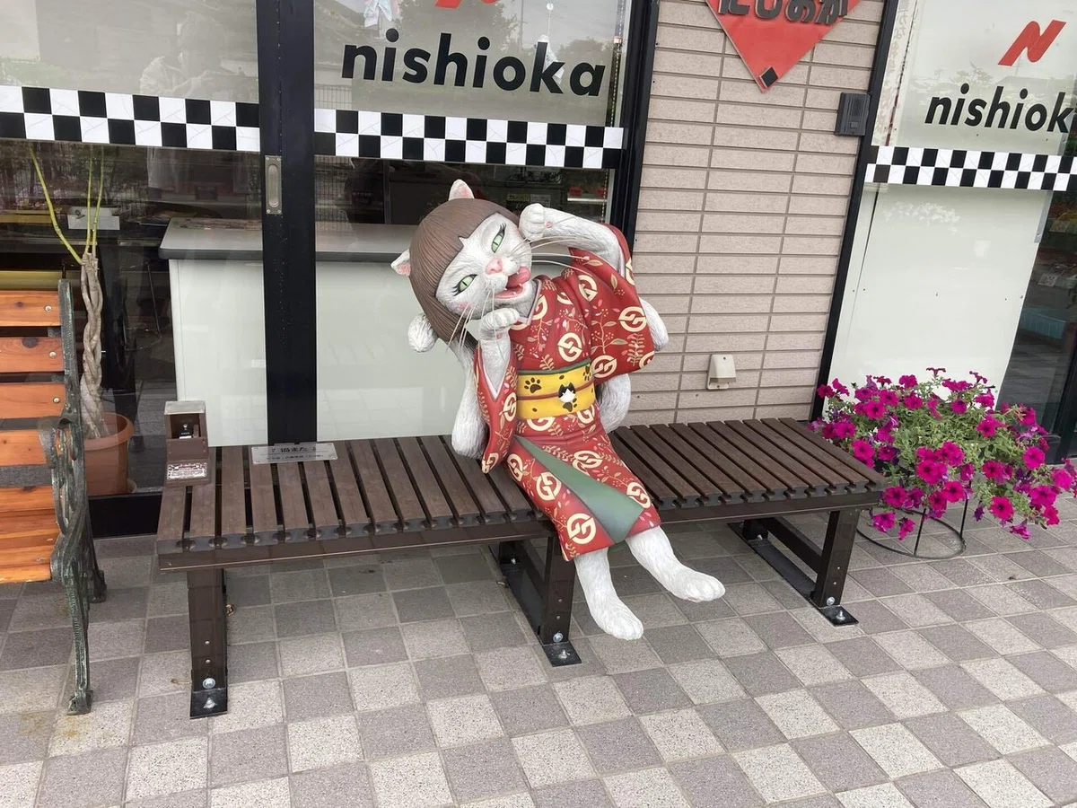 妖怪ベンチ 猫また|とも