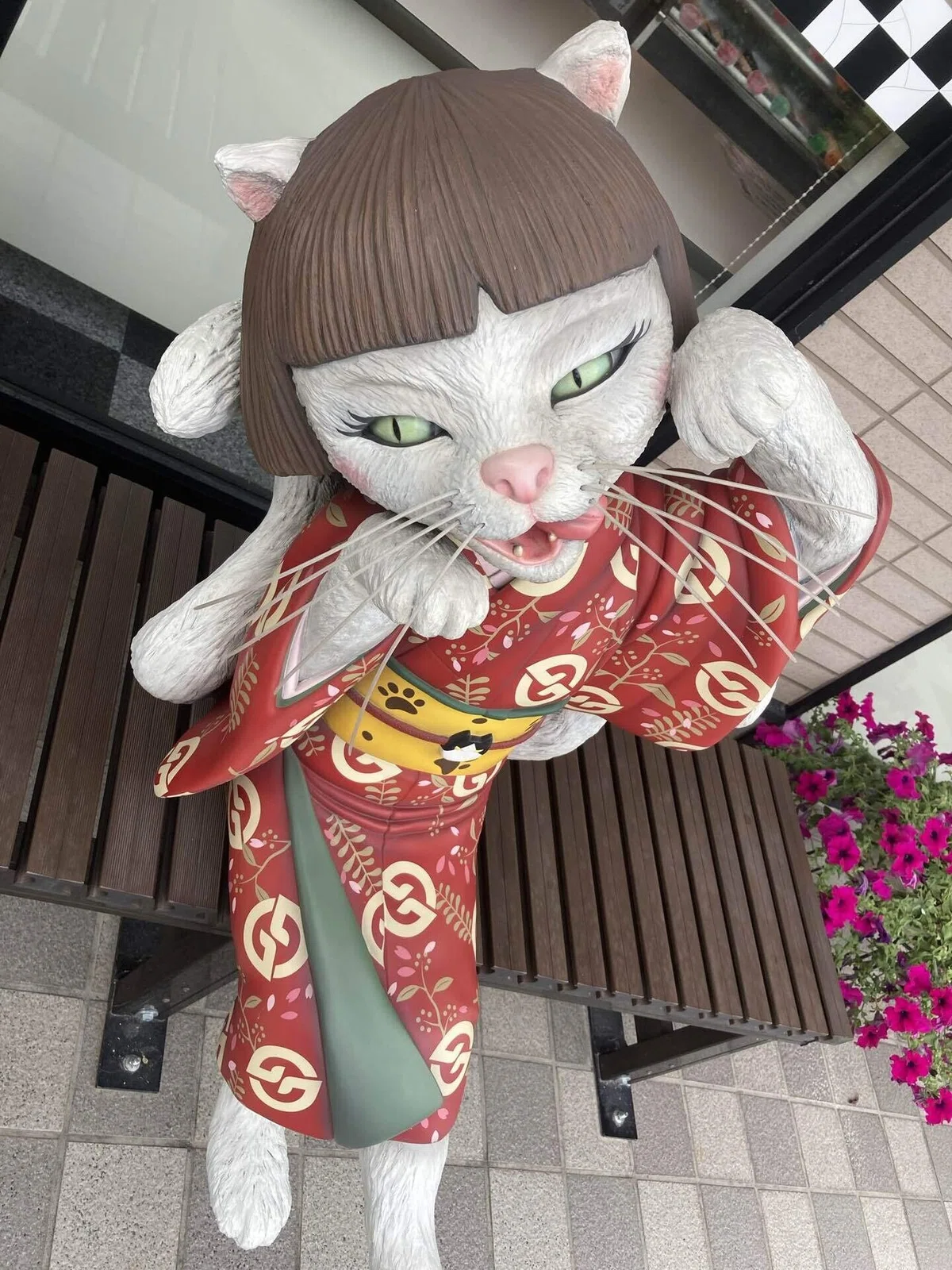 妖怪ベンチ 猫また|とも