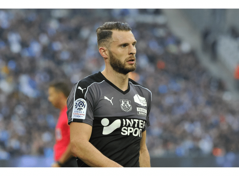 リーグアンのおはなし アミアン残留の希望を一身に背負う男 Journal De La Ligue 1 Note リーグアンのおはなし アミアン残留の希望を一身に背負う男 Journal De La Ligue 1 Note