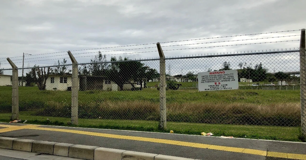 沖縄に基地があるのではなく基地の中に沖縄がある」｜佐久間裕美子