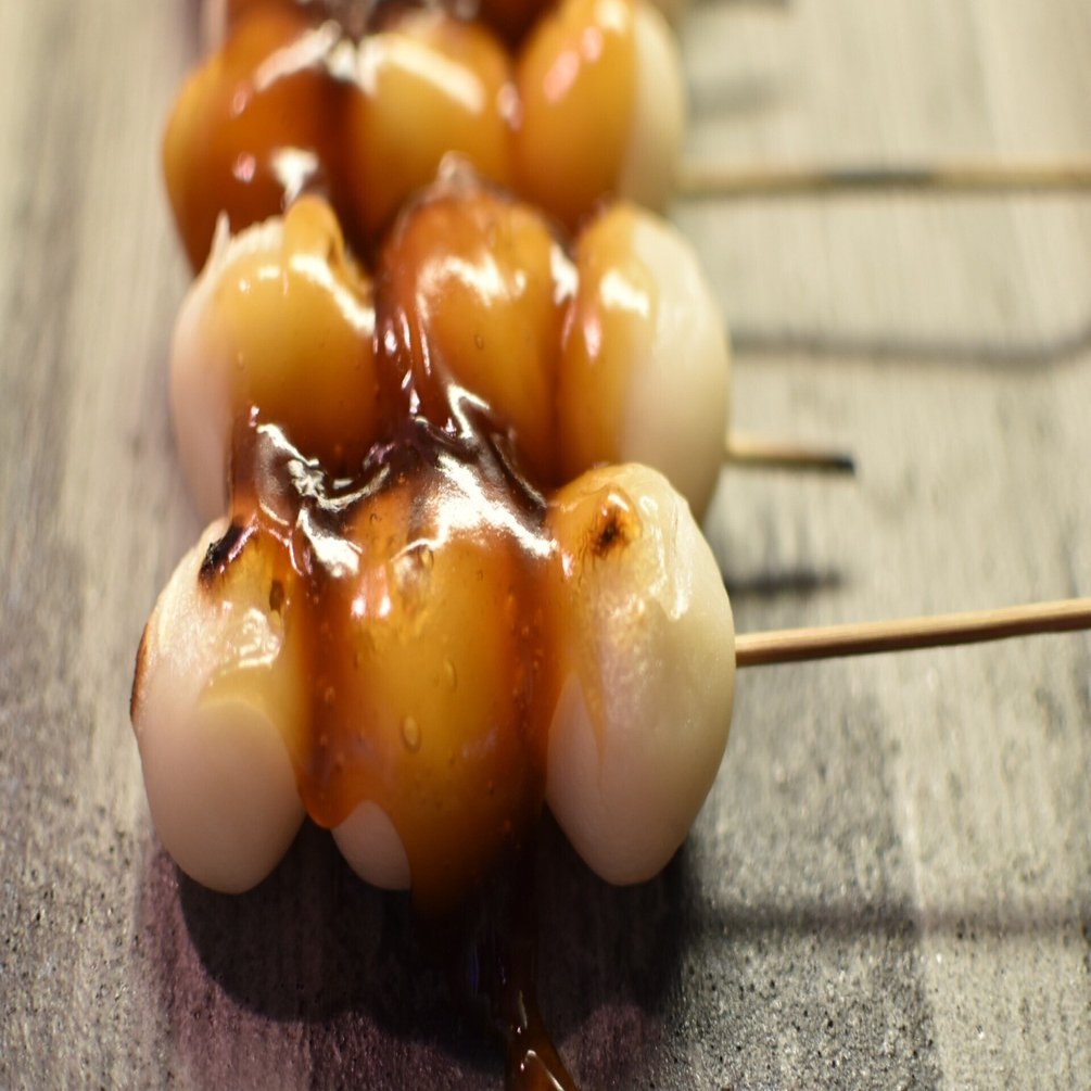 みたらし団子はいつも串が炎上｜YOBISHI