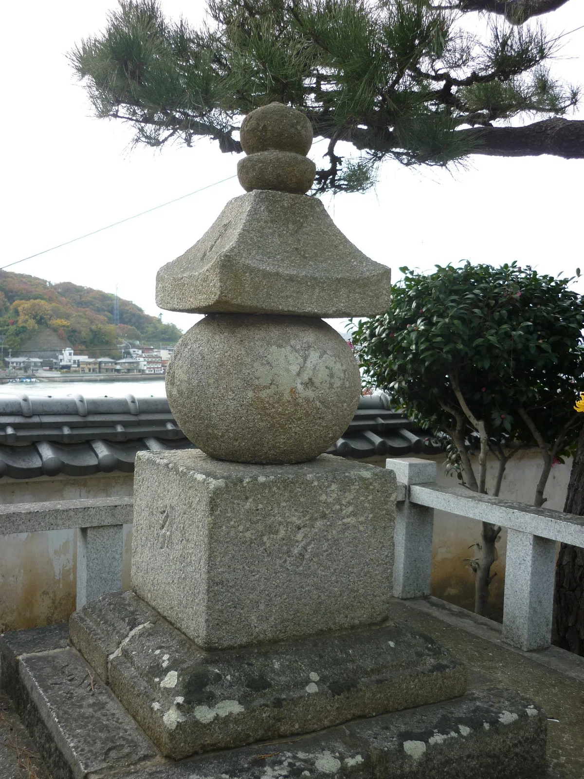 中国・四国・九州地方の石造物①：浄土寺宝篋印塔・五輪塔（伝・足利 