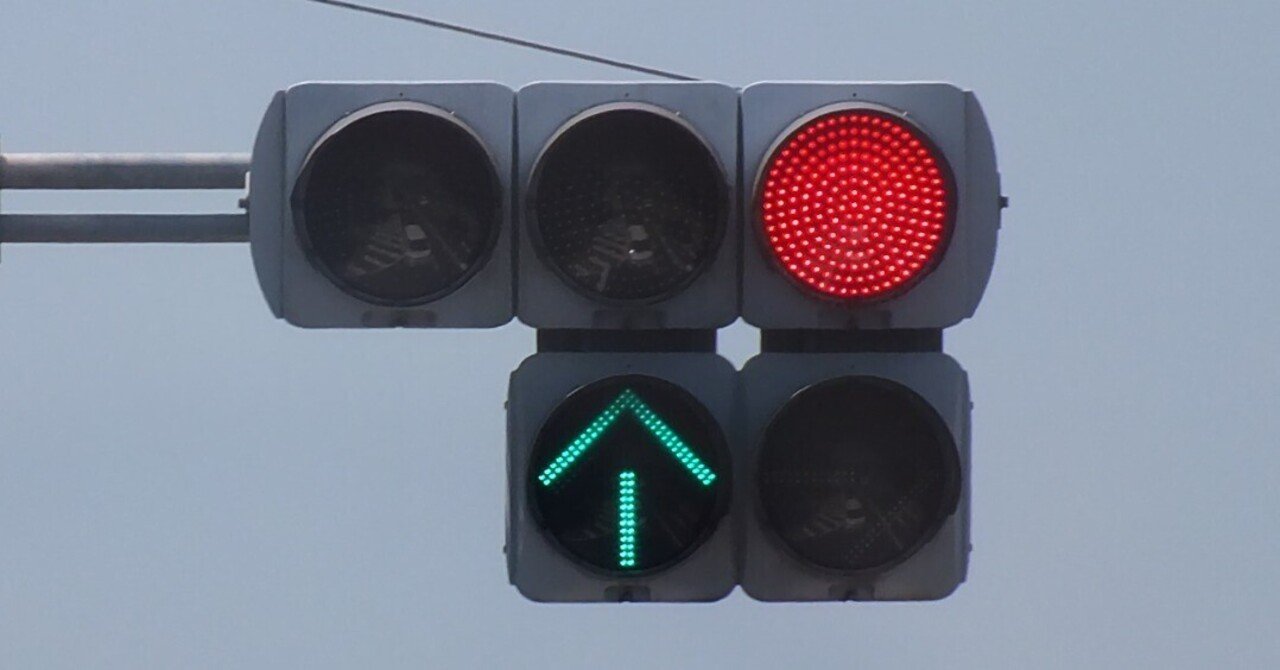 交通信号灯器　星和電機株式会社　右折　本物 交通信号灯器 星和電機株式会社 右折 本物 信号電材筐体の星