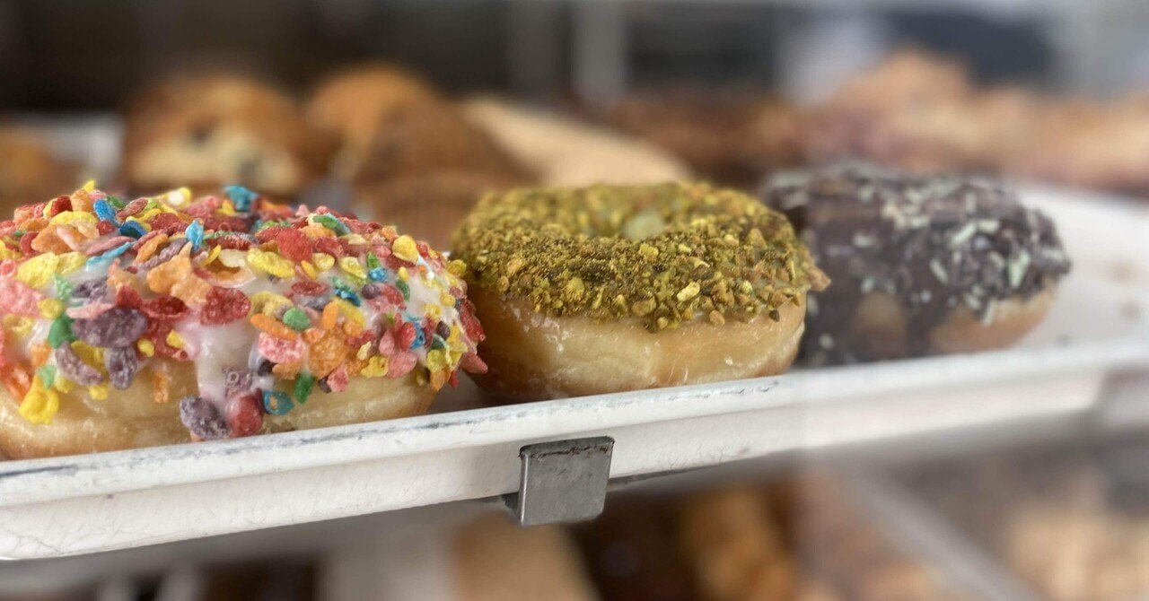 ZARA ザラ　カリフォルニア　LA ロサンゼルス　ドーナツ　スタジャン randy's donuts Zara コラボ スタジャン スタジアムジャンパー
