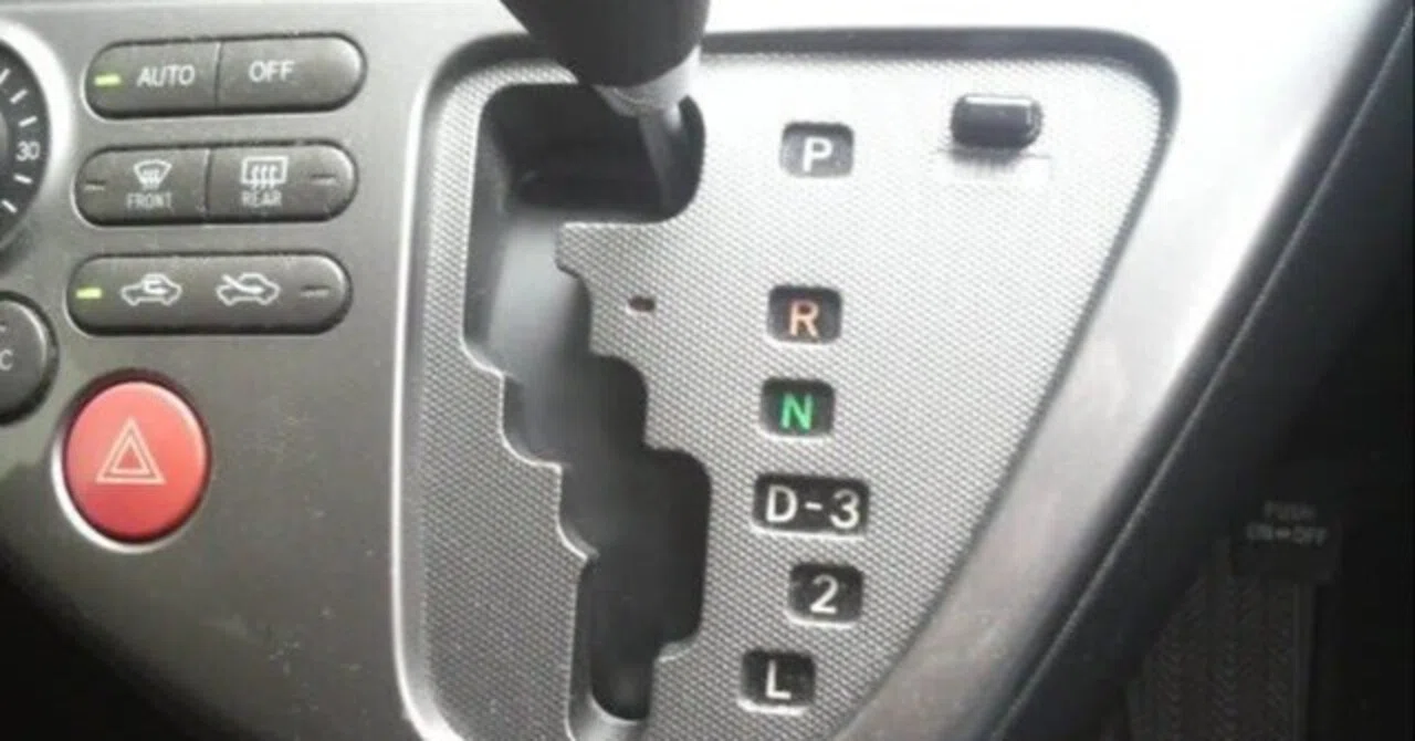 AT車のシフトレバーにある「L」や「2」って、いつ何のために使うの？｜闇