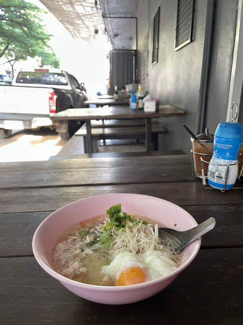 タイの屋台や食堂などで提供される量は小盛りですので一日に何回かに分けてタイ料理を楽しむことができます。