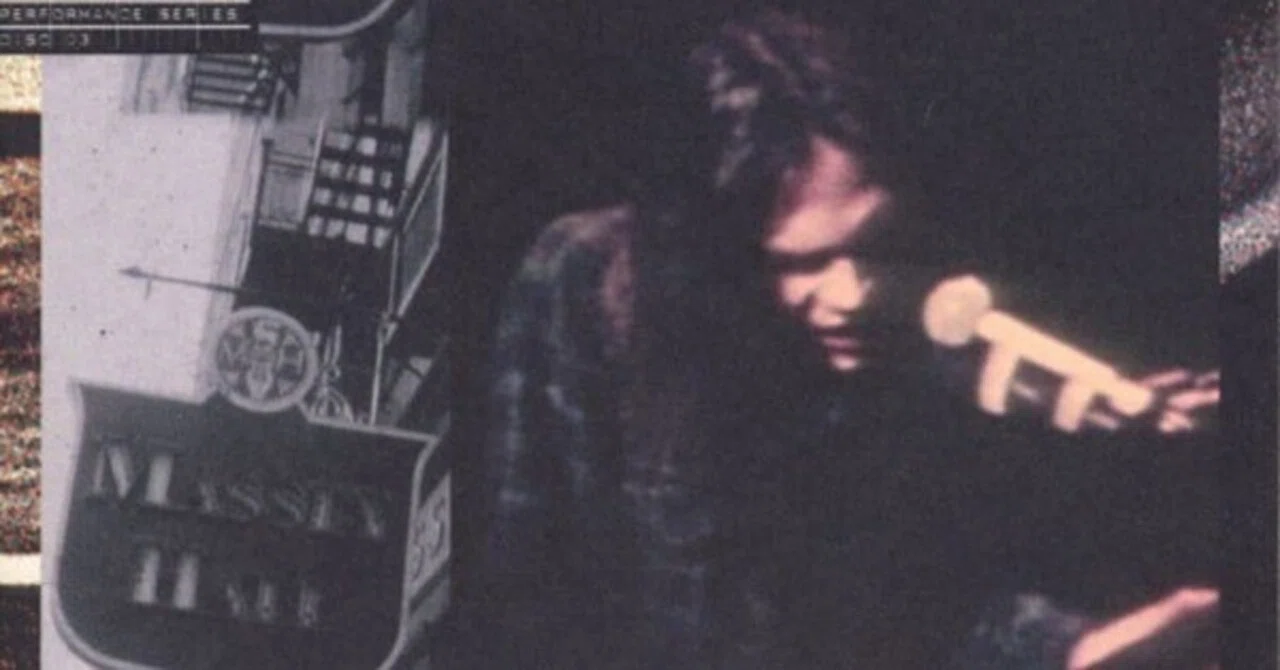 ニール・ヤング『Live At Massey Hall 1971』を聞こうよ｜鈴木凹