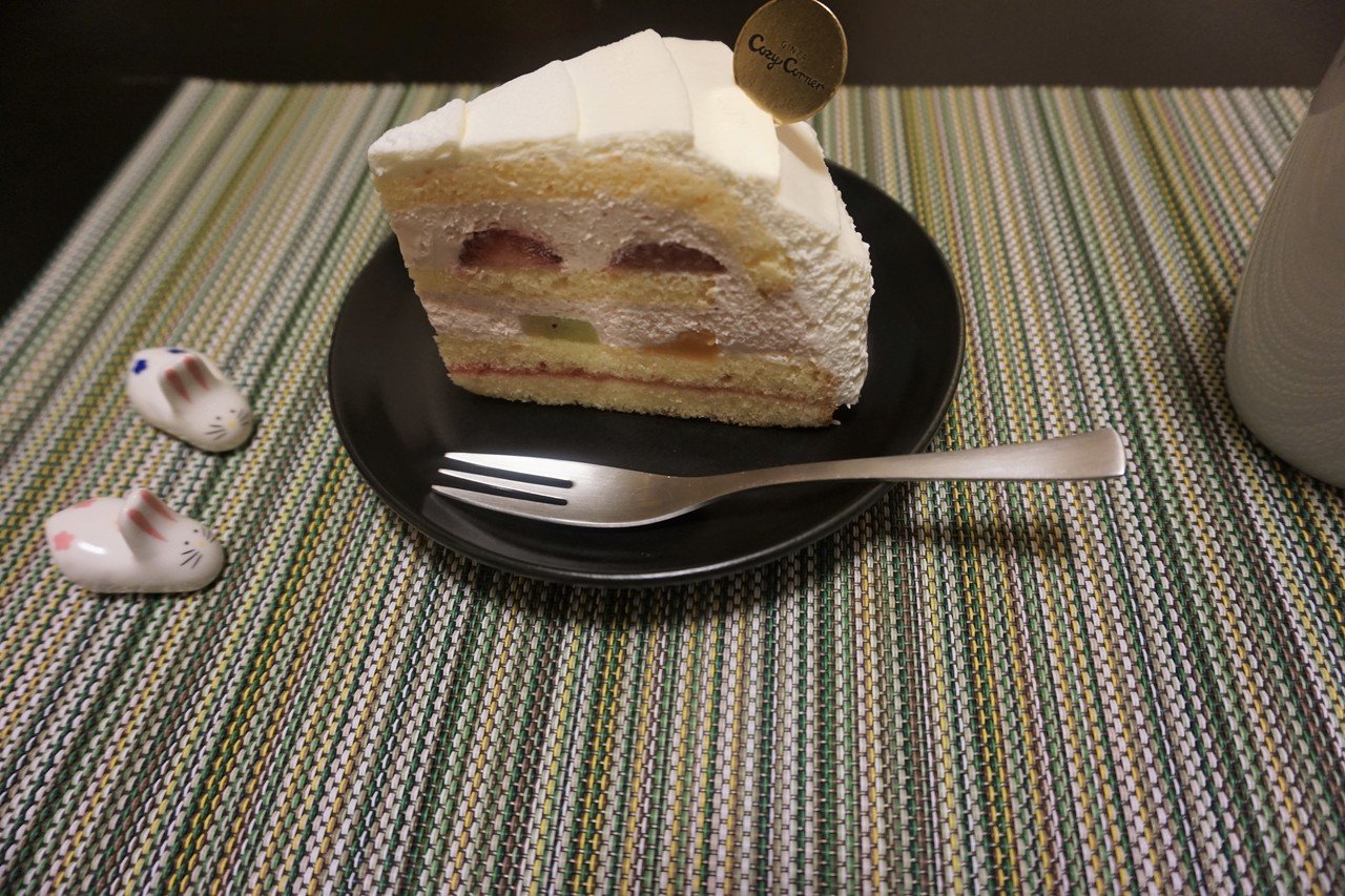 コージーコーナーのフルーツチーズケーキ だね 千疋屋に比べると少し酸味が強いかな この店の隣に持田真樹 じゃないこじるりが宣伝してるシュークリーム屋があって 最初はjkが行列してたけど 今は暇そうだね 甘 やまぐち修 Note コージーコーナーのフルーツチーズケーキ だね 千疋屋に比べると少し酸味が強いかな この店の隣に持田真樹 じゃないこじるりが宣伝してるシュークリーム屋があって 最初はjkが行列してたけど 今は暇そうだね 甘 やまぐち修 Note