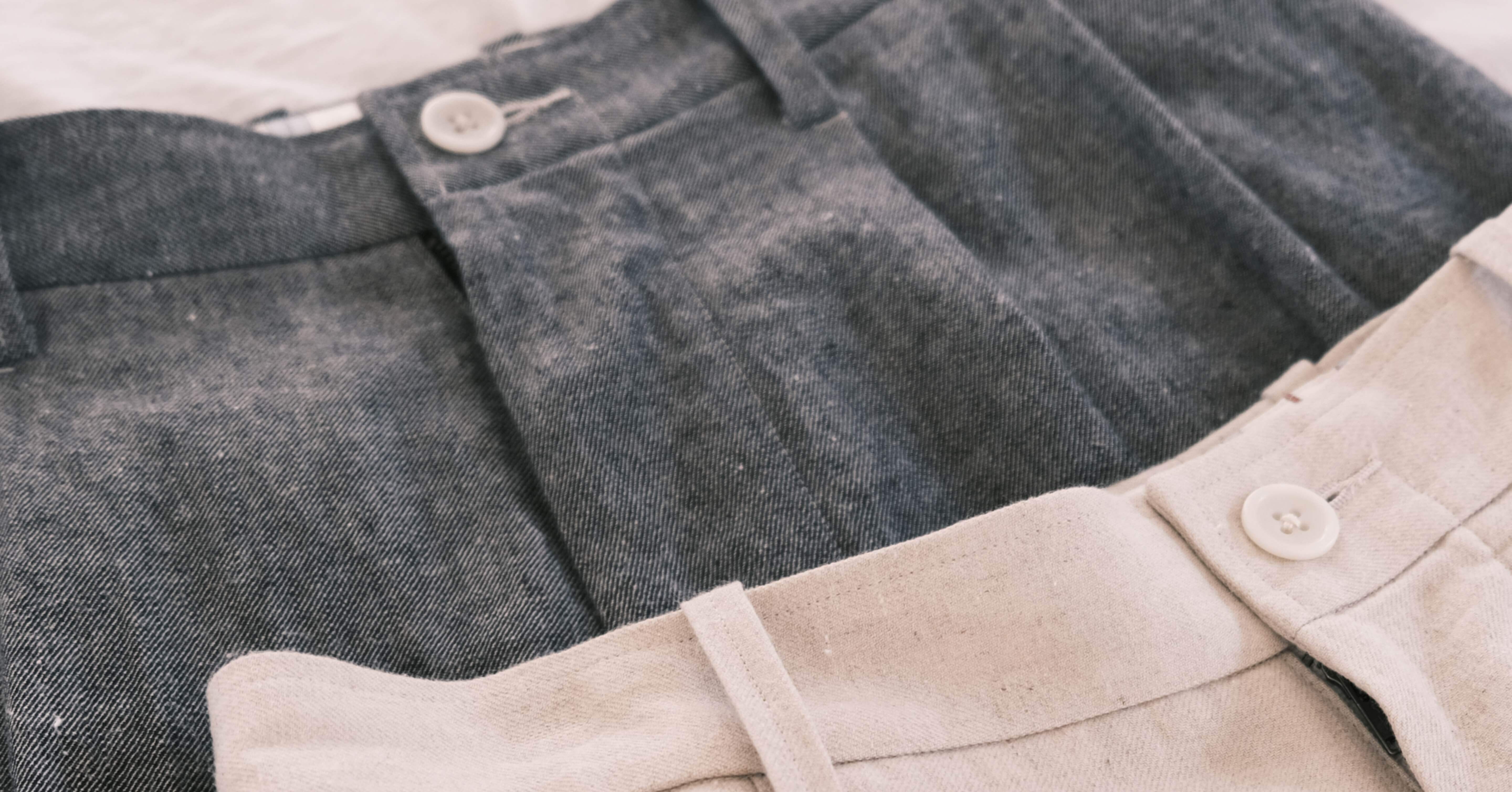 風になびくトラウザーズ。夏に履くワイドパンツ。｜水岡