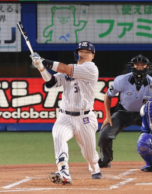 木製バット(小久保選手モデル)、リストバンド(小笠原選手) 小笠原 道大