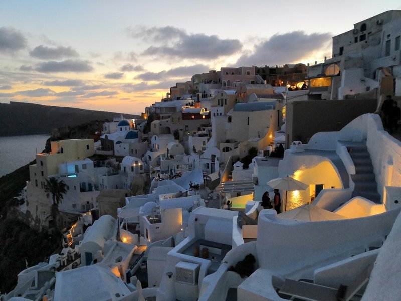 サントリーニ島で白いペンキを塗る頻度 Snychrn Note