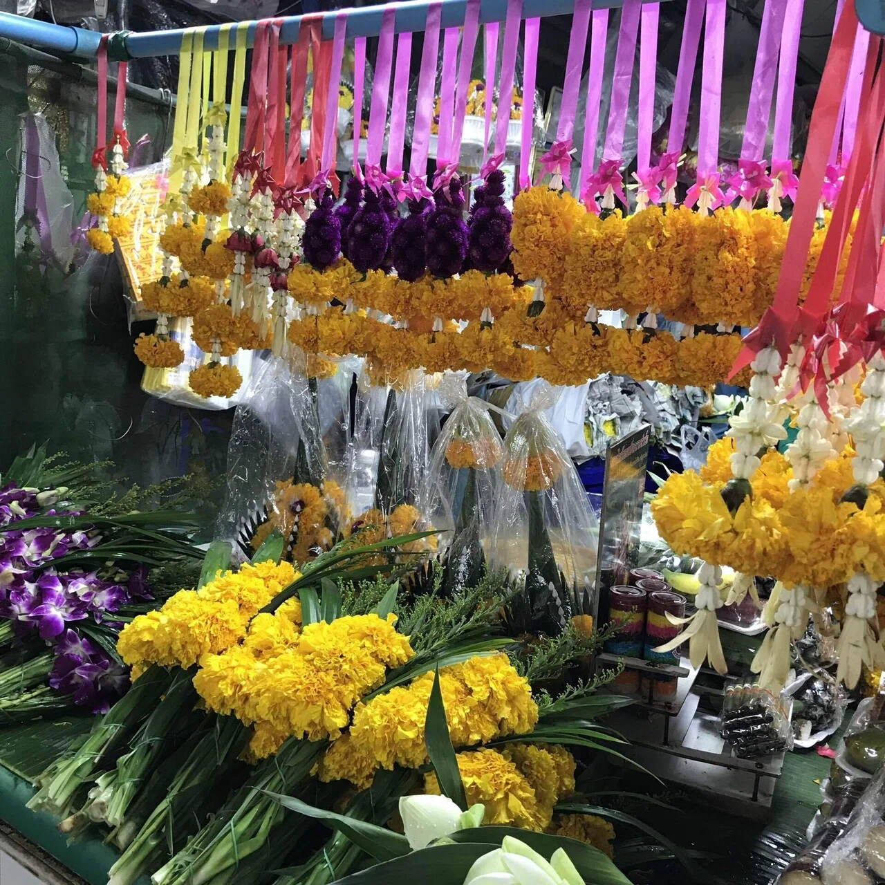 パーククローン花市場】ここは極楽かしら？タイの伝統花細工に触れる