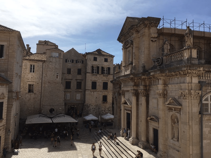 72122セール現品限　外国切手　クロアチア発行建築物風景2種揃 クロアチアの屋根はなぜオレンジ？｜世界遺産ドブロブニクの旧市街を