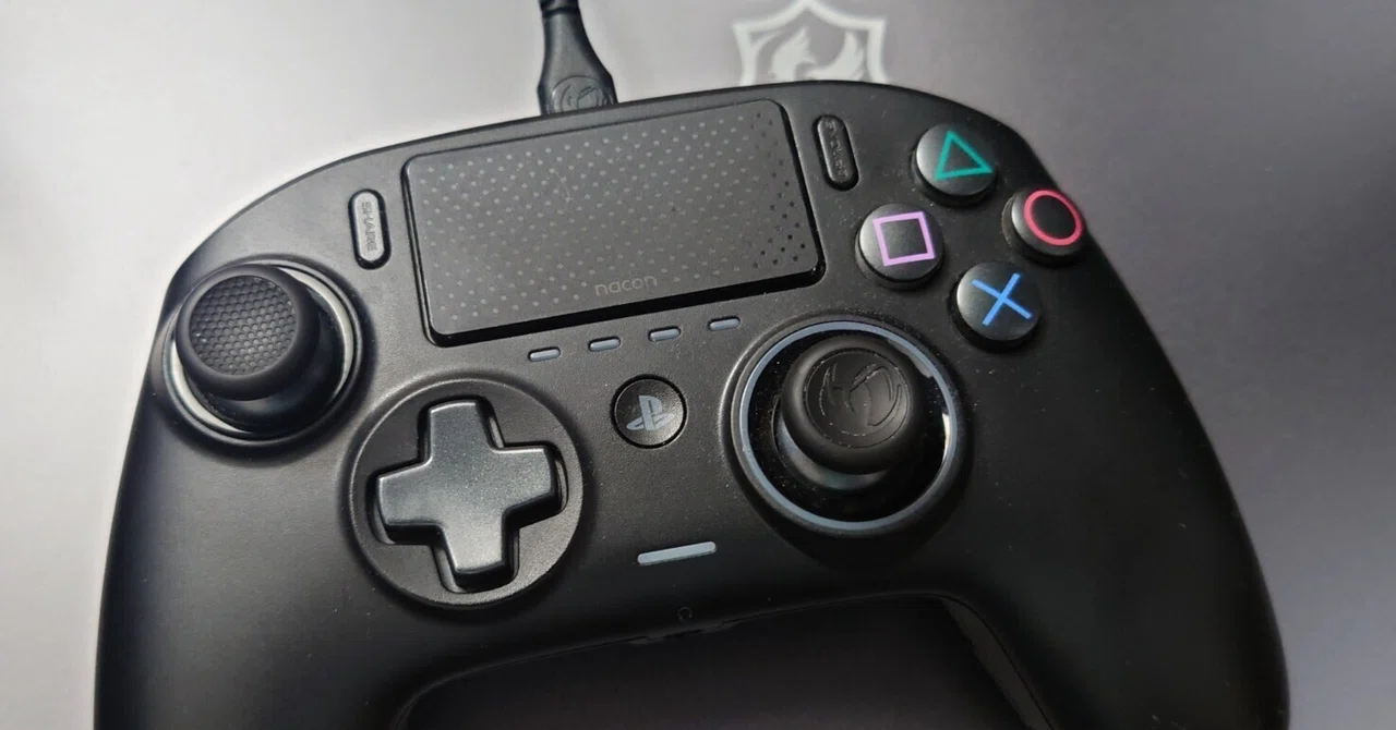 4年ほどNacon Revolution Pro Controler(ナコンレボリューション)と 