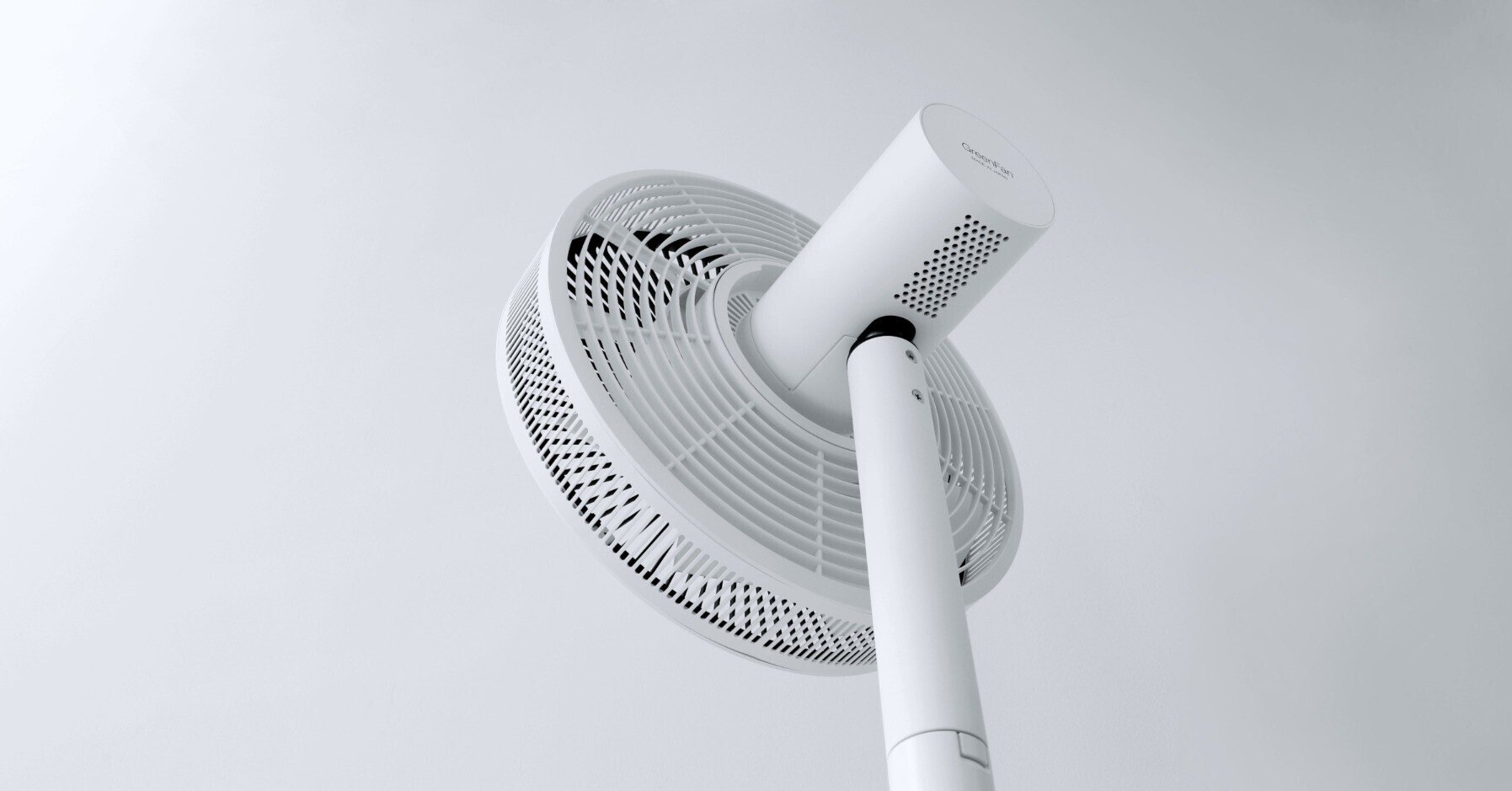 屋内に吹く風を変えた世界初のDCモーター扇風機|BALMUDA Chronicle 屋内に吹く風を変えた世界初のDCモーター扇風機|BALMUDA Chronicle