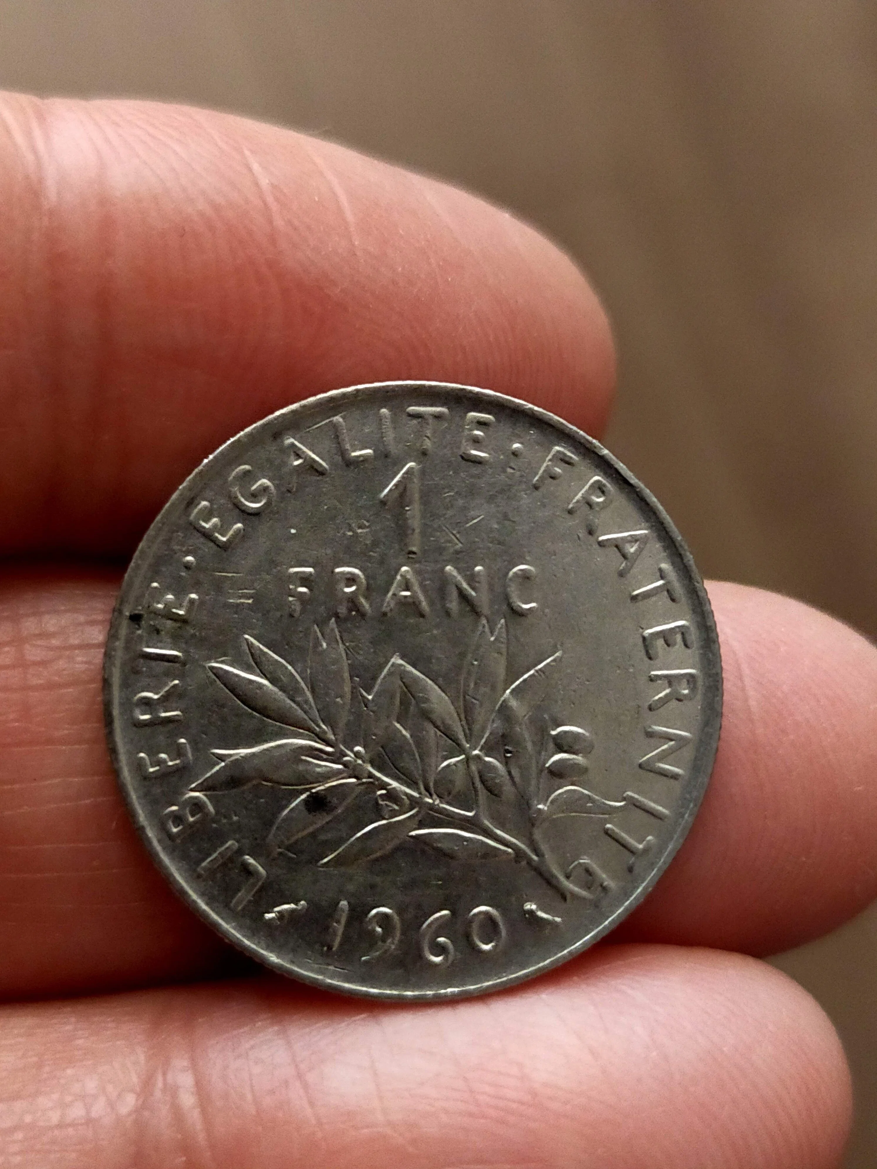 引き出しから 1フラン硬貨 が出てきた・・・懐かしい。 調べたら2002年