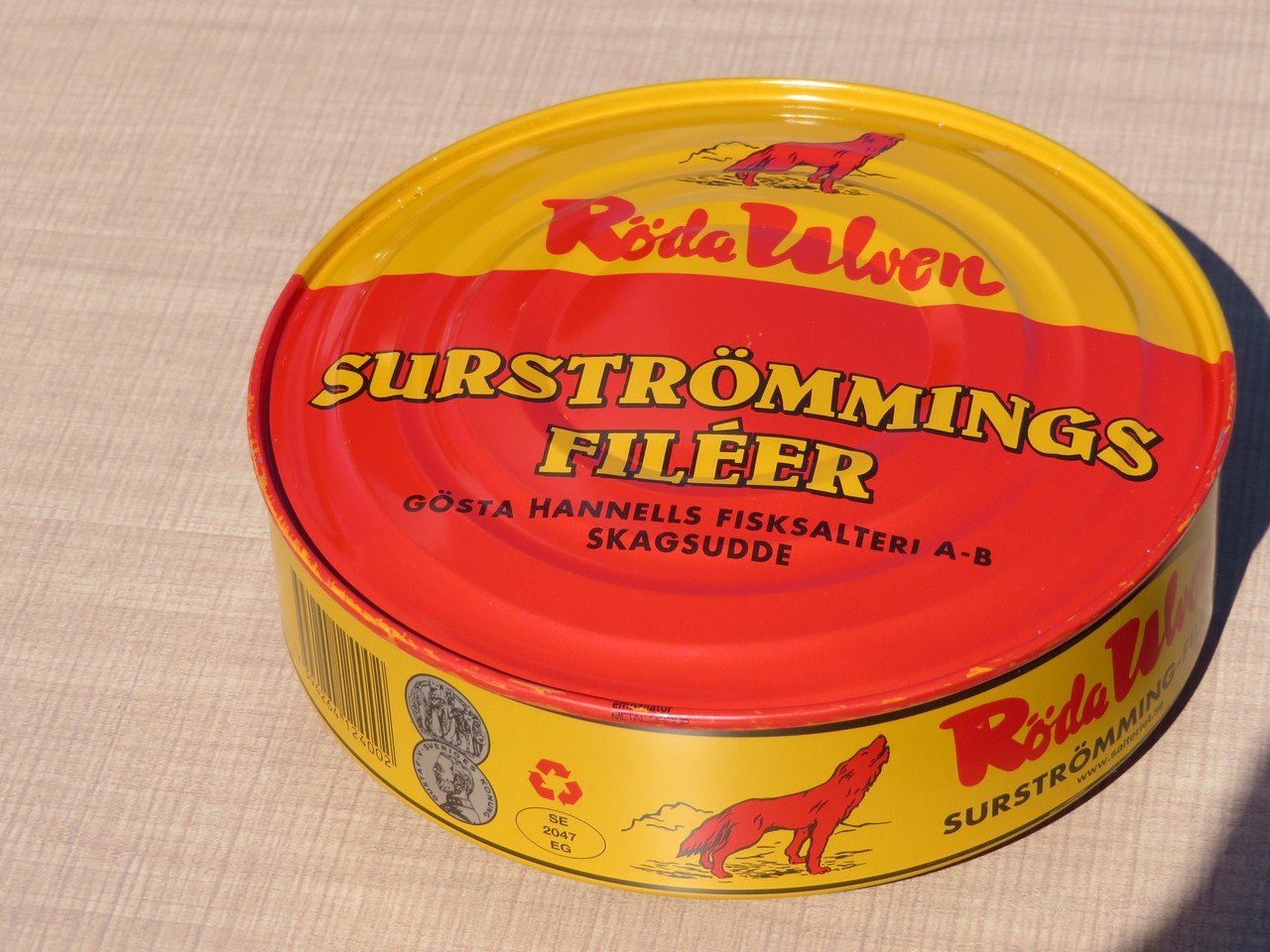 世界一臭い」シュールストレミングを食べよう。｜水鏡