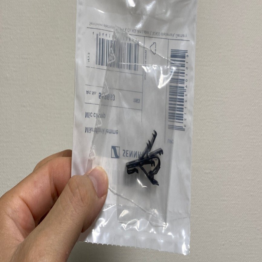 機種を問わずに使えるピンマイク用クリップ「SENNHEISER MZQ02ANT」を