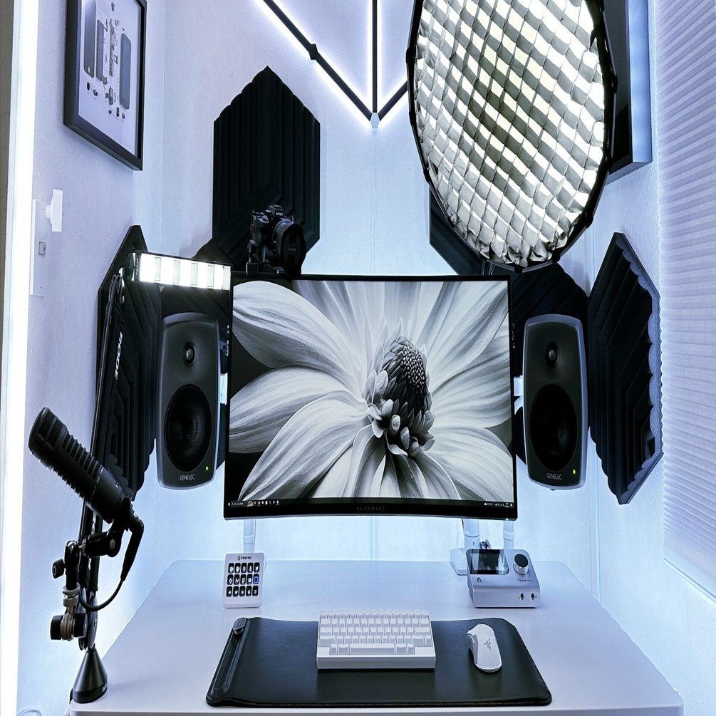 【スピーカー】GENELEC VESAマウントセット【ほぼ新品】 DESKSETUP9.0 最新デスク周り紹介 2023.5｜OVR.