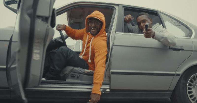 帰ってきたグルーヴィー・Qは、びっくり箱のようにクーペから飛び出す(ScHoolboy Q - "Numb Numb Juice")