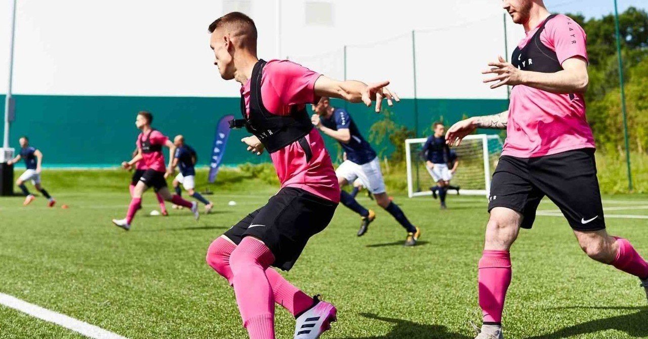 サッカーのパフォーマンスは生理学的変数が強い相関関係を示す 選手の有酸素性能力 Vo2max 乳酸 無酸素性作業閾値 ランニングエコノミー が サッカー のパフォーマンス 例えば ゲーム中に走る距離やボー 中島 裕之 Hiroyuki Nakajima Note サッカーのパフォーマンスは生理学的変数が強い相関関係を示す 選手の有酸素性能力 Vo2max 乳酸 無酸素性作業閾値 ランニングエコノミー が サッカー のパフォーマンス 例えば ゲーム中に走る距離やボー 中島 裕之 Hiroyuki Nakajima Note