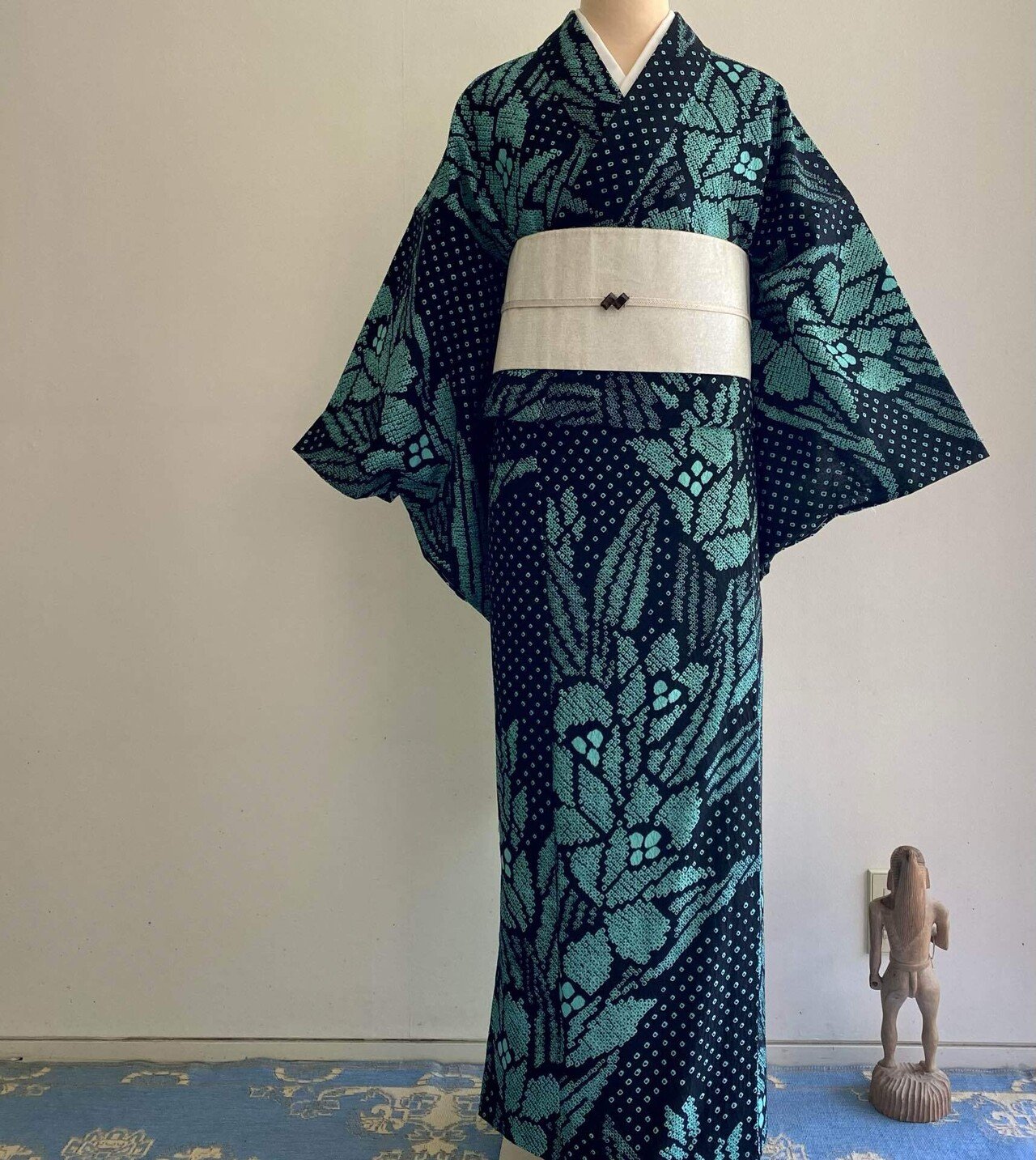 エメラルドグリーンと黒の絞り浴衣｜夢吉きもの
