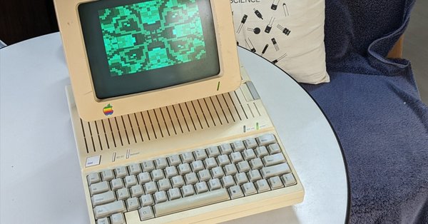 Apple2c 本体 I've Never Seen a Black Apple IIc Before - YouTube