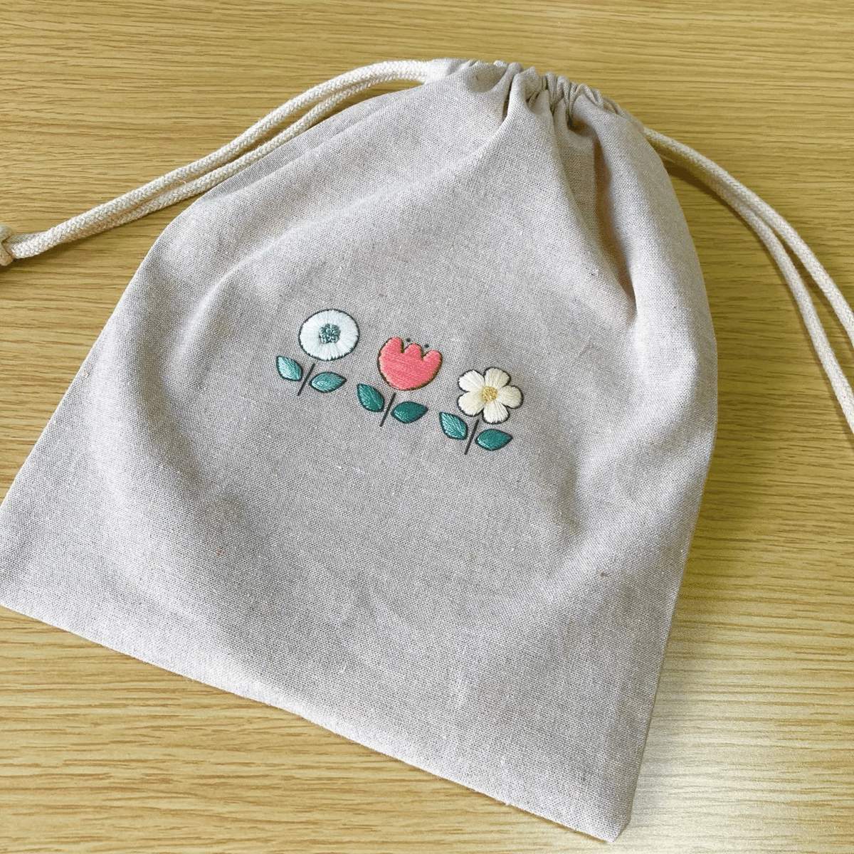 制作日記。いい天気、ポップなカラーが気分です🌼｜はなこまち/刺繍作家