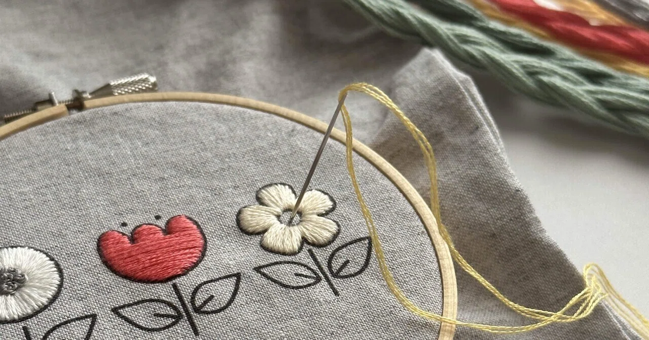 制作日記。いい天気、ポップなカラーが気分です🌼｜はなこまち/刺繍作家