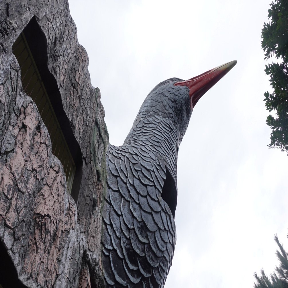 リアルで巨大なヤンバルクイナ展望台のクオリティがすごい！｜トラシカ