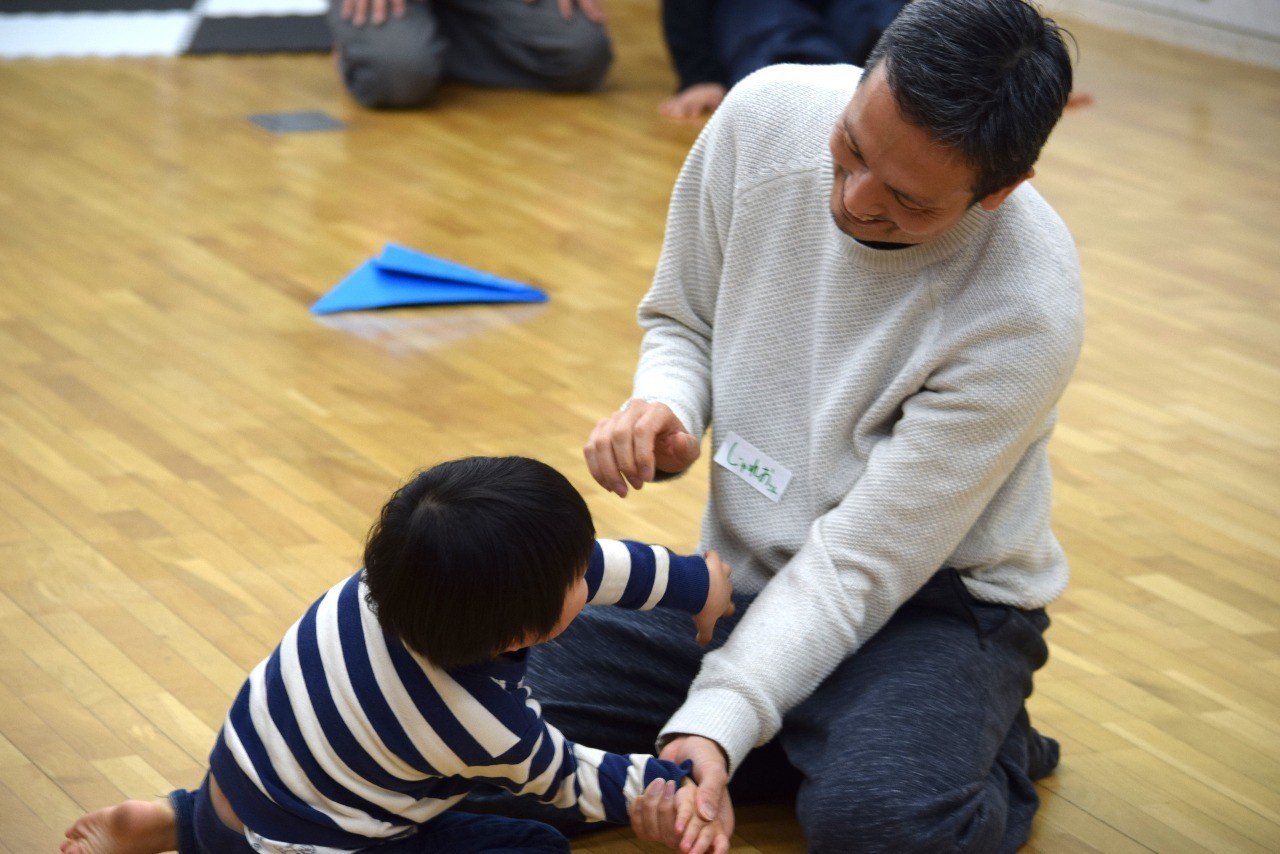 ぼくたちが赤ちゃんに振り付けられるまで ー 子どもの身体を踊る 開催レポート 臼井 隆志 Art Educator Note ぼくたちが赤ちゃんに振り付けられるまで ー 子どもの身体を踊る 開催レポート 臼井 隆志 Art Educator Note