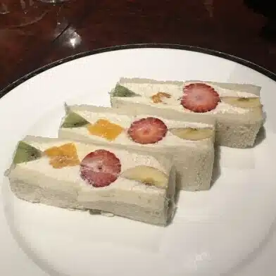 きんじょう　めぐ
