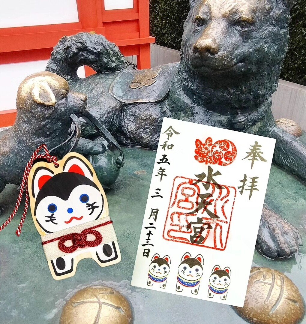 コレクション tsukika 正朱 在銘 根付 柘植彫「ニ匹の子犬 と 石うす