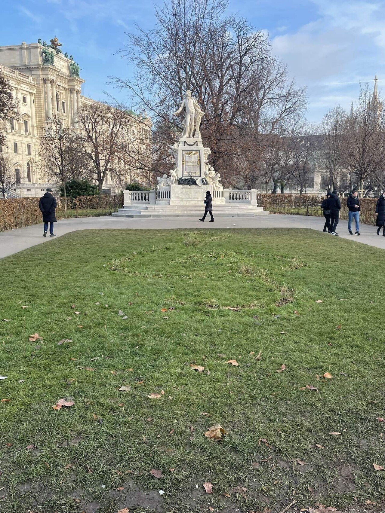 モーツァルト記念像（Mozartdenkmal）🇦🇹｜吉岡瑞貴